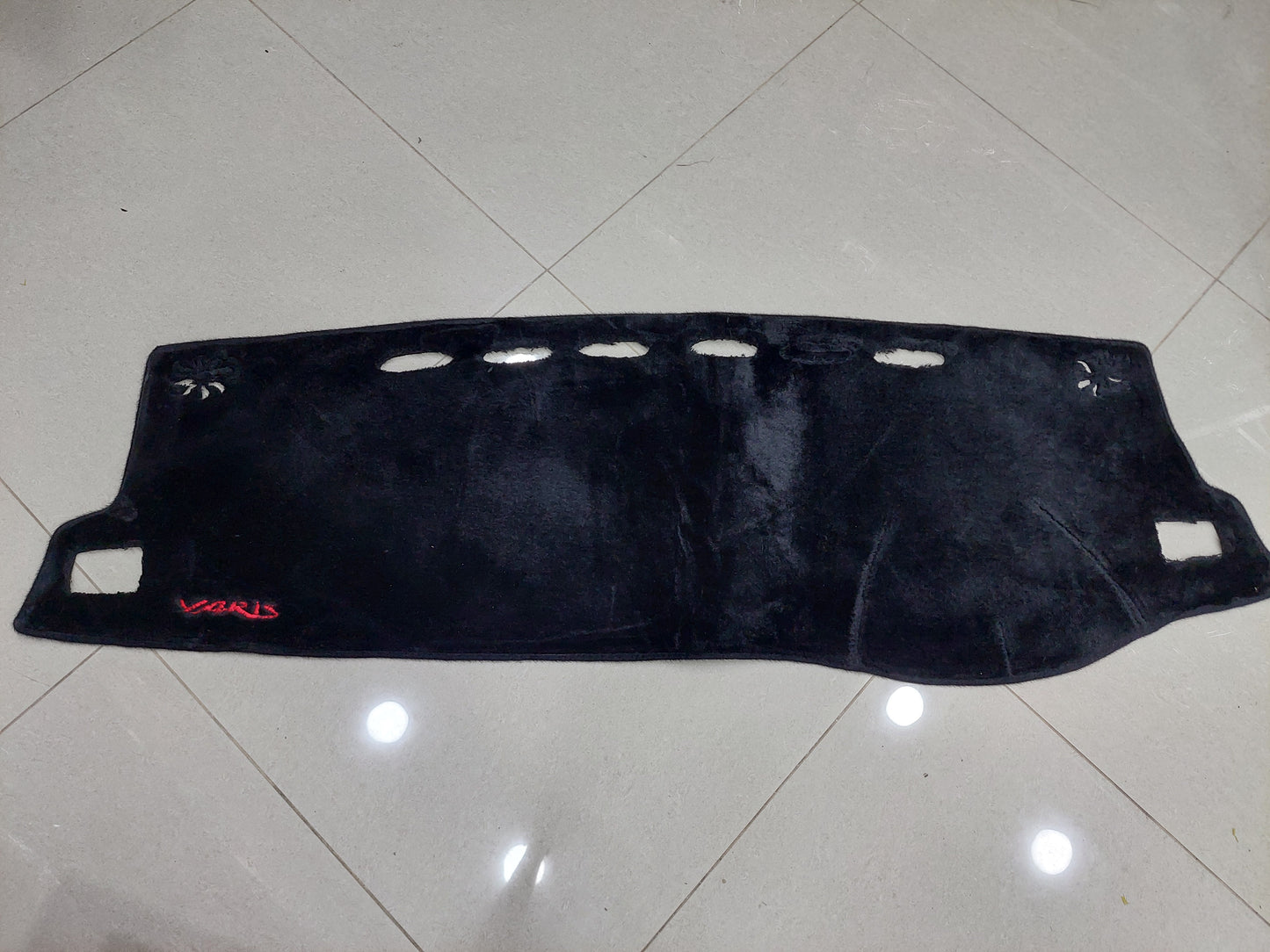 Toyota yaris velvet dashboard mat | Heat & Glare Protection Soft Velvet Texture